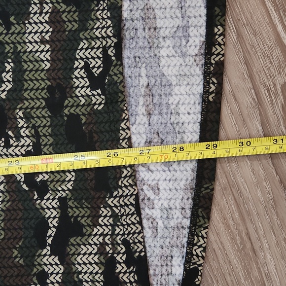 LuLaRoe Christy T Short Sleeve V-Neck Camouflage Soft & Stretchy Loose Fit Top - Picture 12 of 16